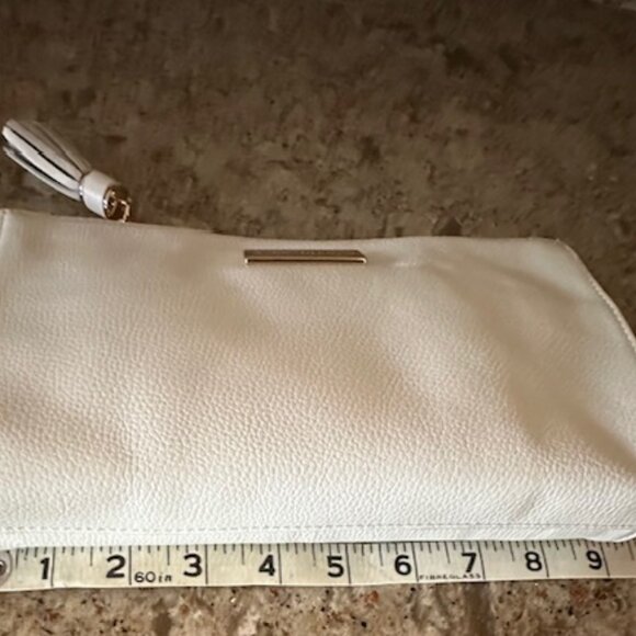 NWOT - Brahmin White Genuine Leather Wristlet With Tassel Pull Opening - Picture 12 of 15